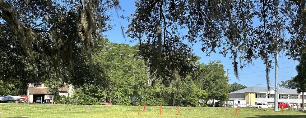 40515 County Road 25, Lady Lake, FL à vendre - Photo de l’immeuble – Image 3 sur 5
