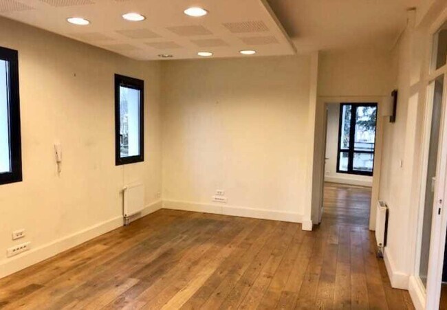 Plus de détails pour Bureau à louer