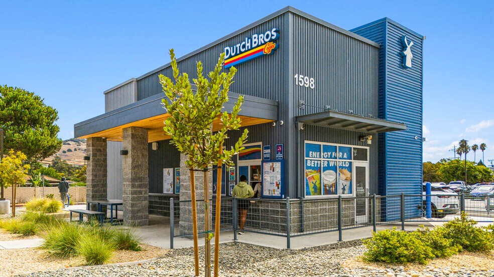 1598 Fairgrounds Dr, Vallejo, CA à vendre - Photo de l’immeuble – Image 1 sur 4