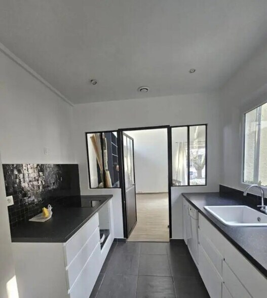 1B Rue Rabelais, Montreuil à louer - Photo de l’immeuble – Image 3 sur 6