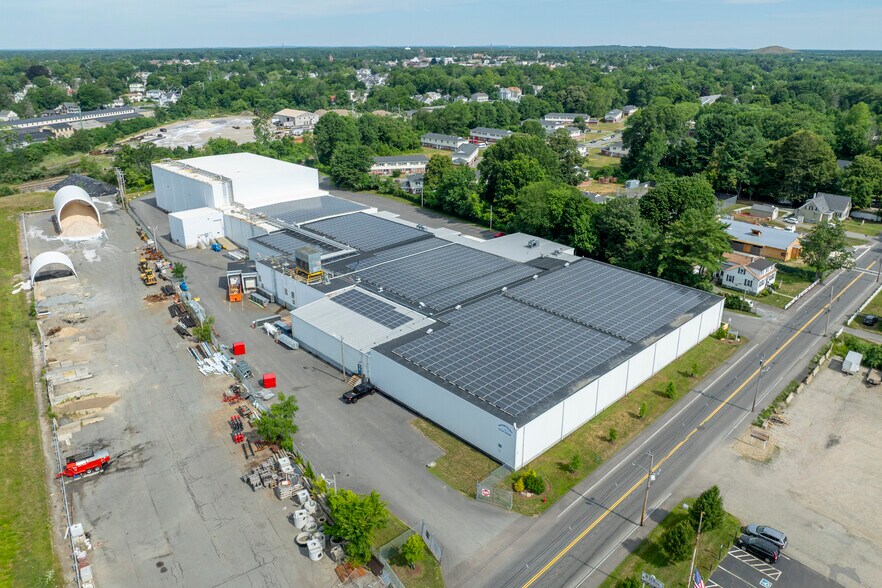 81 Ingell St, Taunton, MA à vendre - Photo de l’immeuble – Image 1 sur 21