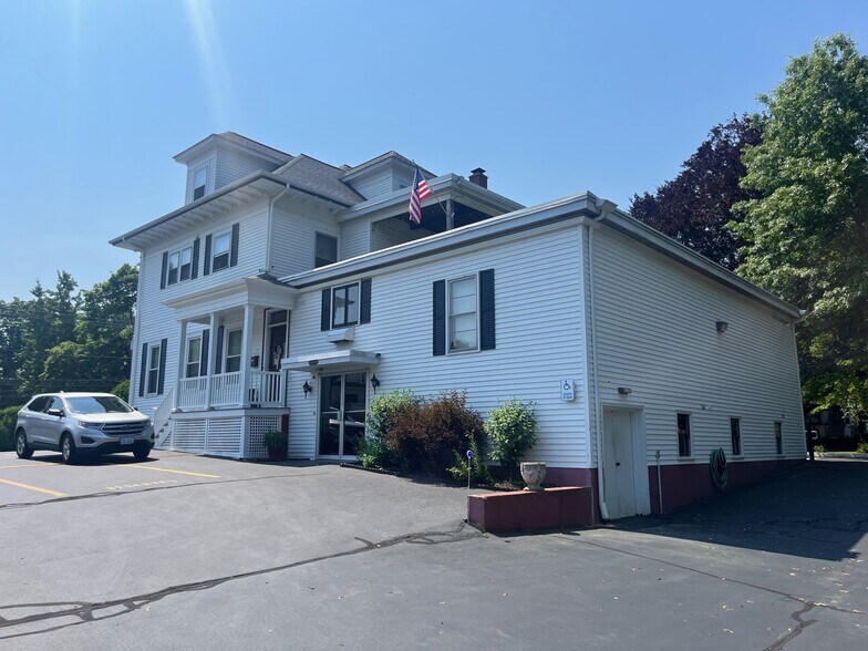 463 S Main St, Woonsocket, RI à vendre - Photo de l’immeuble – Image 2 sur 4