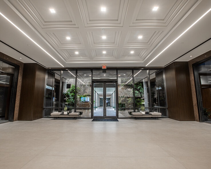 1020 NE Loop 410, San Antonio, TX à louer - Hall d’entrée – Image 2 sur 22