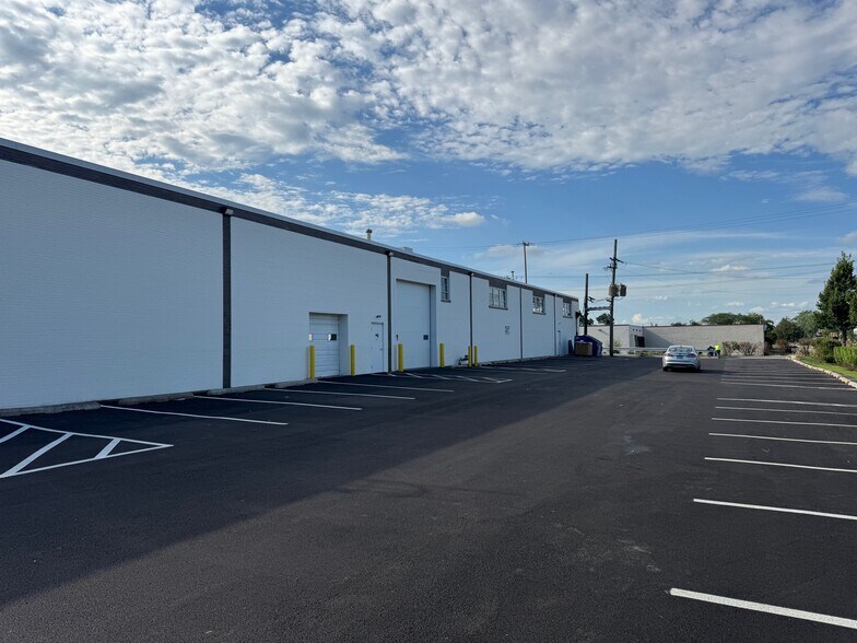 1090 Pratt Blvd, Elk Grove Village, IL à louer - Photo de l’immeuble – Image 3 sur 5