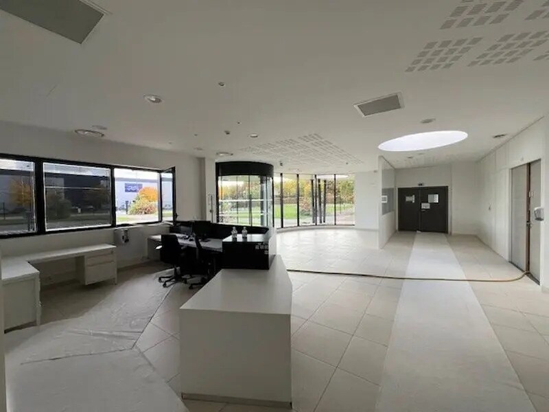 8 Rue Du Maréchal De Lattre De Tassigny, Élancourt à louer Photo de l’immeuble– Image 1 sur 4