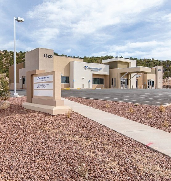1320 N Main St, Cedar City, UT à louer - Photo de l’immeuble – Image 3 sur 7