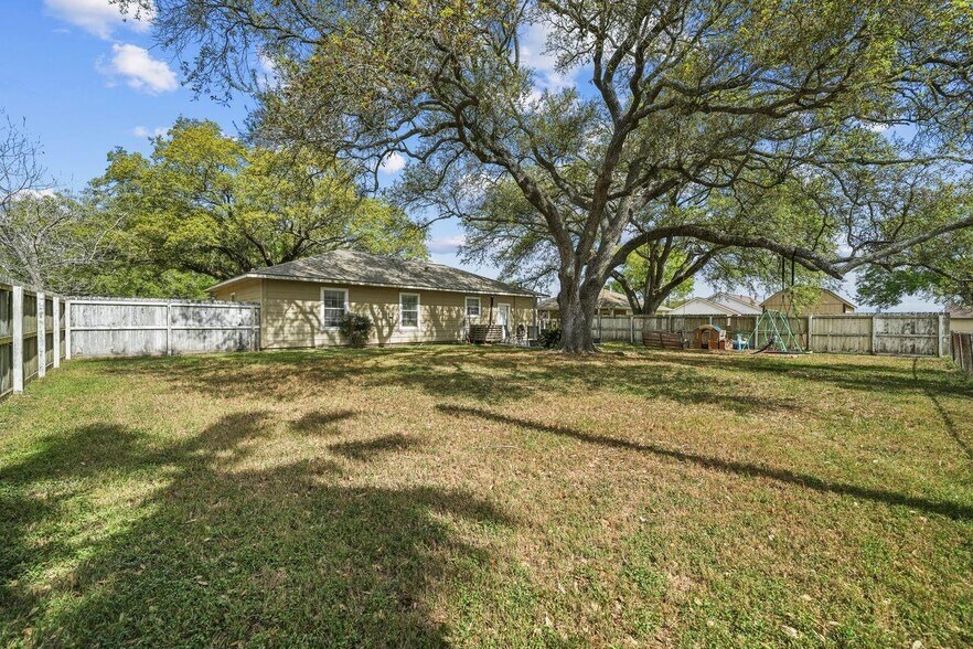 3027 Poppy St, Needville, TX à vendre - Photo de l’immeuble – Image 3 sur 36