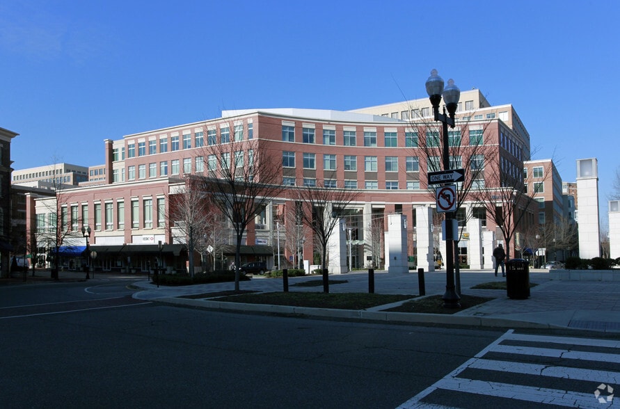 1925 Ballenger Ave, Alexandria, VA à louer - Photo de l’immeuble – Image 3 sur 20