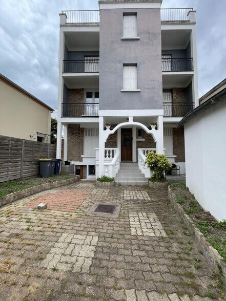 Bureau dans Nanterre à vendre - Photo de l’immeuble – Image 1 sur 16