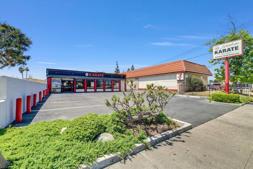 10102 Stanford Ave, Garden Grove, CA à louer - Photo de l’immeuble – Image 2 sur 2