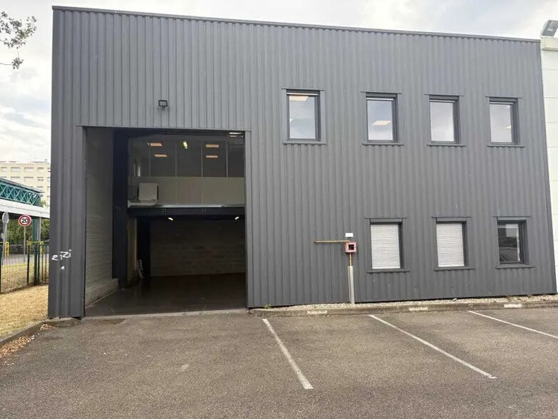 Bureau dans Vénissieux à vendre - Photo de l’immeuble – Image 3 sur 9