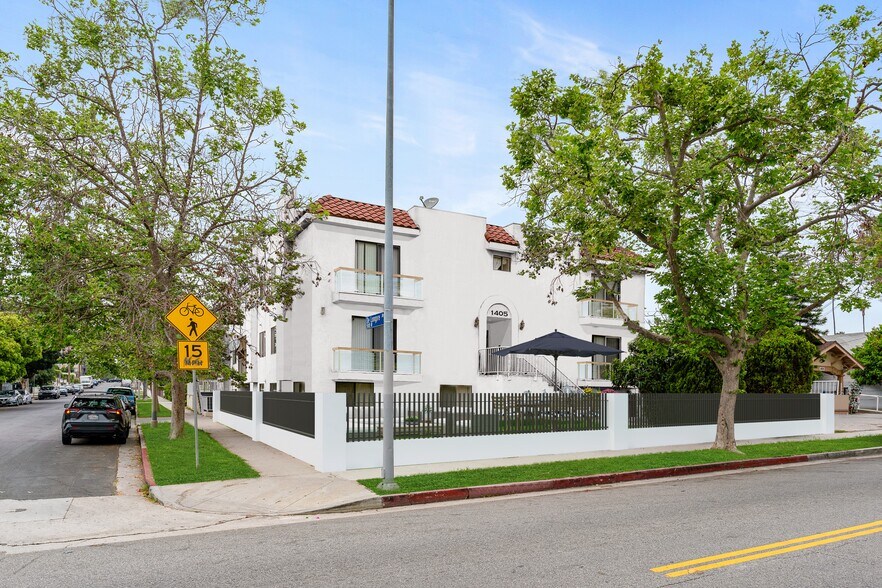 1405 N Normandie Ave, Los Angeles, CA à vendre - Photo de l’immeuble – Image 2 sur 30