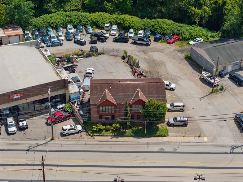 1641 Saw Mill Run Blvd, Pittsburgh, PA à vendre - Photo principale – Image 1 sur 42