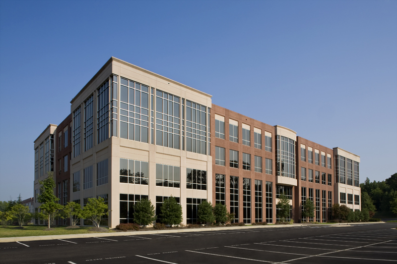 7300 Beaufont Springs Dr, Richmond, VA à louer - Photo de l’immeuble – Image 2 sur 4