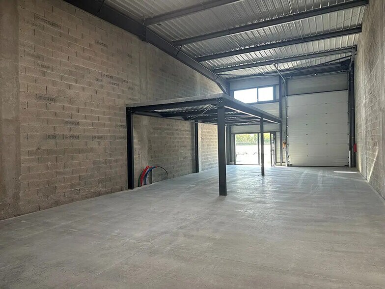 Local commercial dans Pléchâtel à vendre - Photo de l’immeuble – Image 3 sur 6