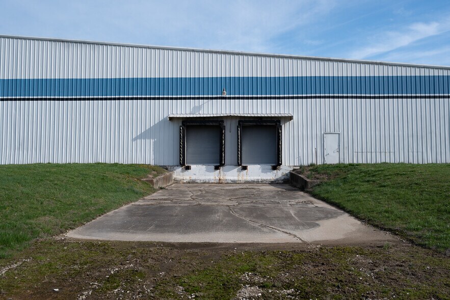 325 12th St SE, Linton, IN à louer - Photo de l’immeuble – Image 3 sur 22