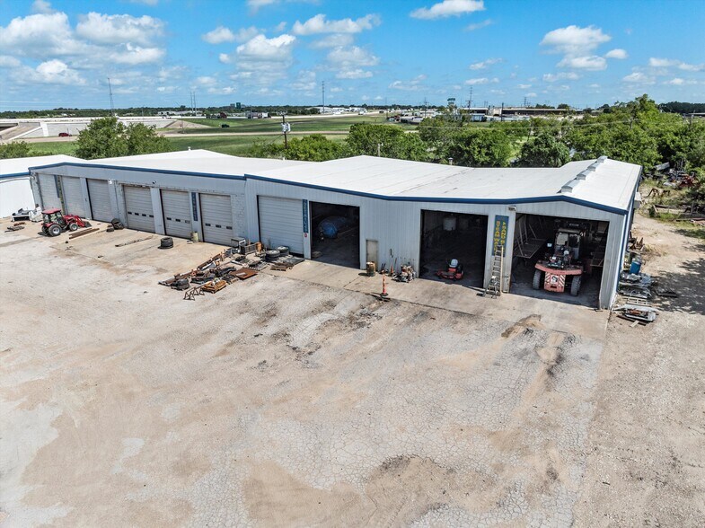 1188 N McLennan Dr, Elm Mott, TX à vendre - Photo de l’immeuble – Image 3 sur 6