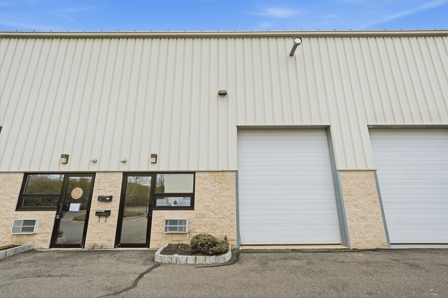 331 Fairfield Rd, Freehold, NJ à louer - Photo de l’immeuble – Image 2 sur 12