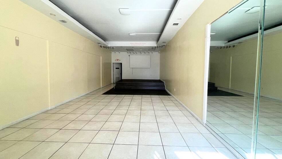 2601-2611 W Flagler St, Miami, FL à louer - Photo de l’immeuble – Image 3 sur 4