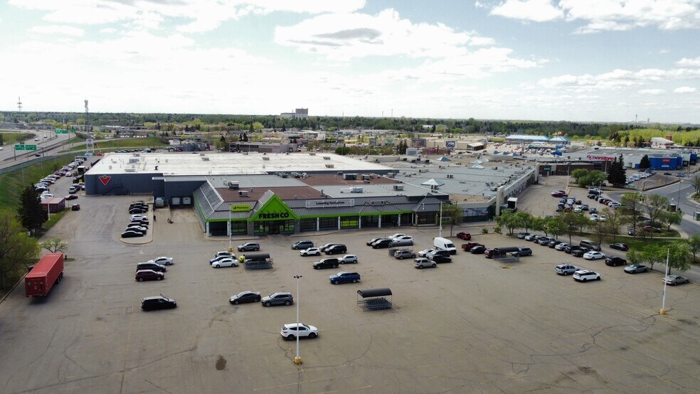 300 Confederation Dr, Saskatoon, SK à louer - Photo de l’immeuble – Image 3 sur 8