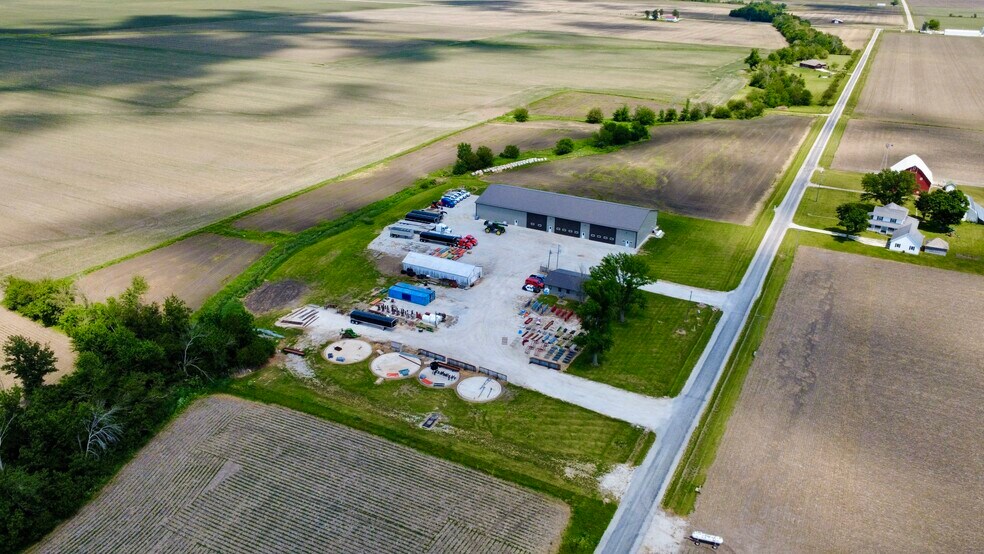 1830 E County Road 2100, Burnside, IL à vendre - Photo de l’immeuble – Image 3 sur 10