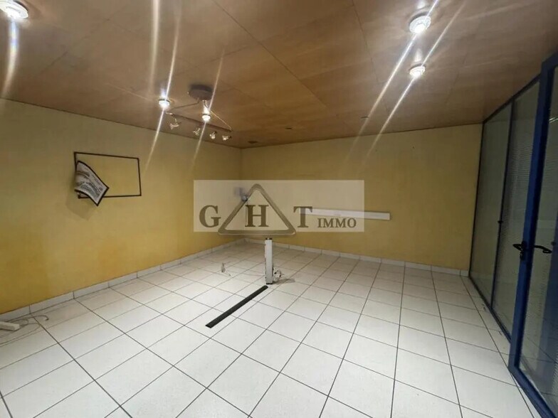 Industriel/Logistique dans Champigny-sur-Marne à vendre - Photo de l’immeuble – Image 3 sur 4