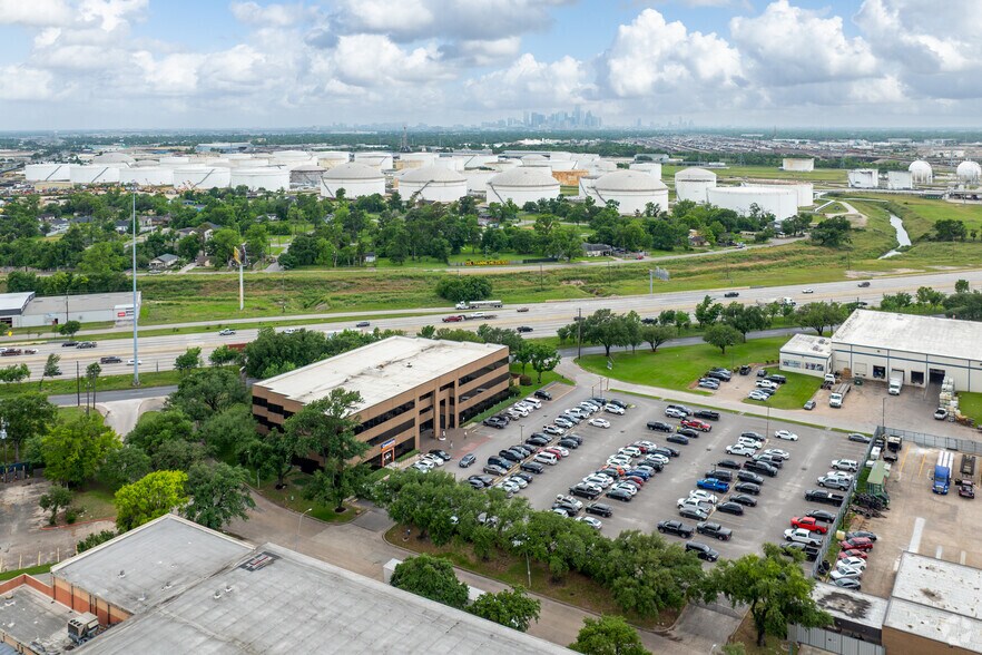 8799 North Loop East, Houston, TX à vendre - Aérien – Image 3 sur 6