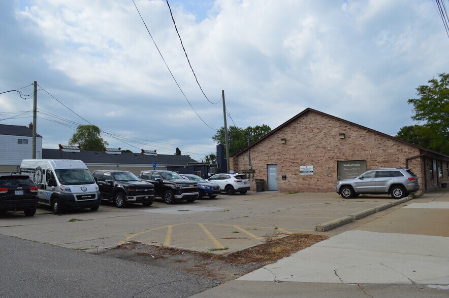 51180 Washington St, New Baltimore, MI à louer - Photo de l’immeuble – Image 2 sur 2