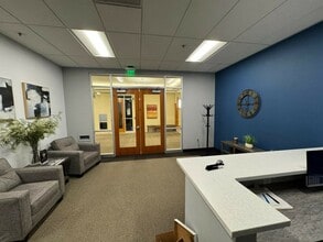 16037 SW Upper Boones Ferry Rd, Tigard, OR à louer Photo intérieure– Image 2 sur 4