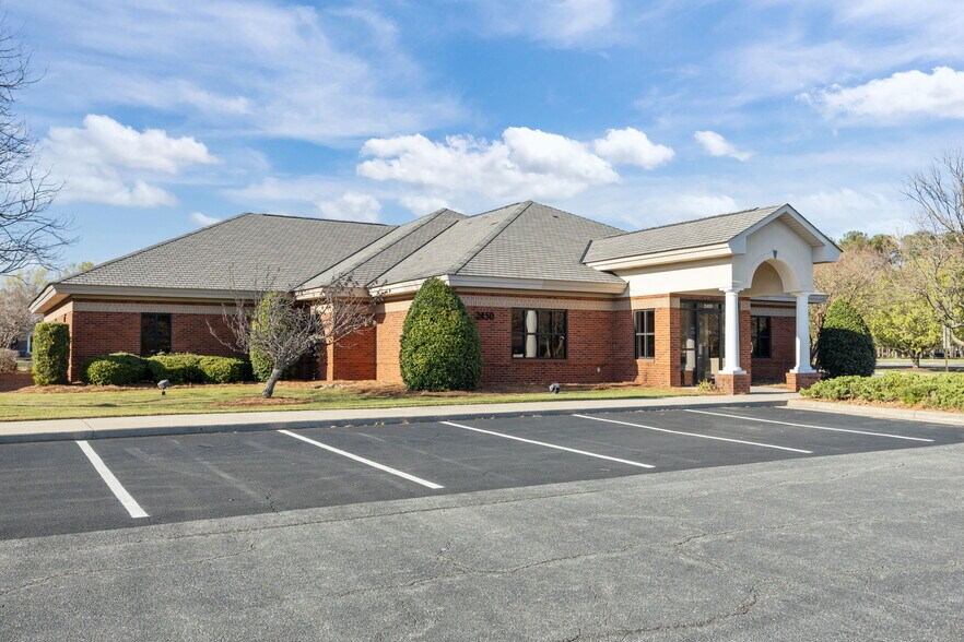 2450 Emerald Pl, Greenville, NC à louer - Photo de l’immeuble – Image 2 sur 15