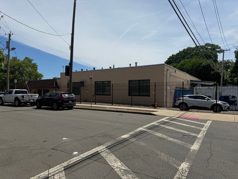 123 Manchester Pl, Newark, NJ à louer - Photo de l’immeuble – Image 1 sur 17