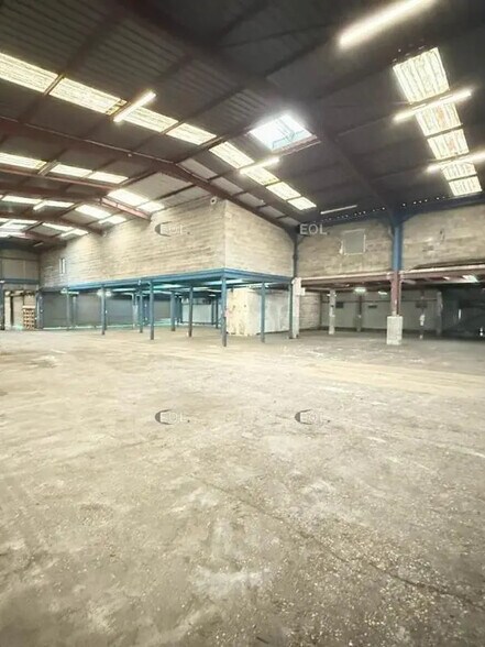 Local d’activités dans Morangis à louer - Photo de l’immeuble – Image 2 sur 2