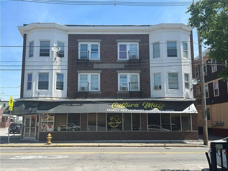 913-915 Dexter St, Central Falls, RI à louer - Photo de l’immeuble – Image 1 sur 1
