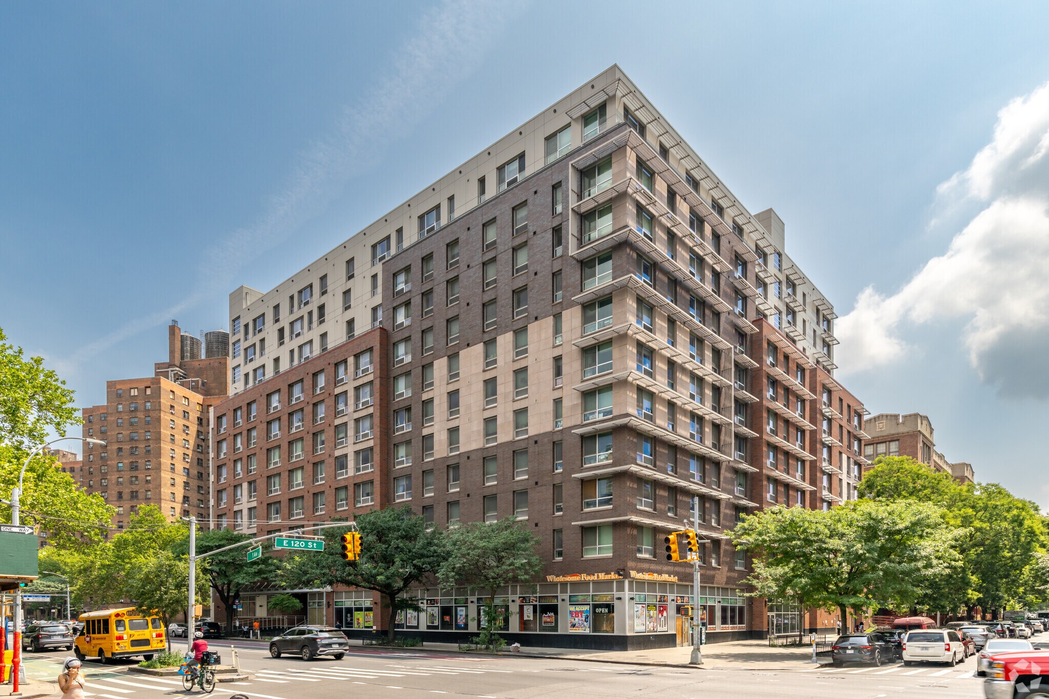 411 E 120th St, New York, NY à louer Photo principale– Image 1 sur 6