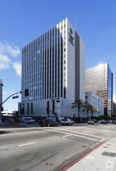 3200 Wilshire Blvd, Los Angeles, CA à louer - Photo de l’immeuble – Image 1 sur 22