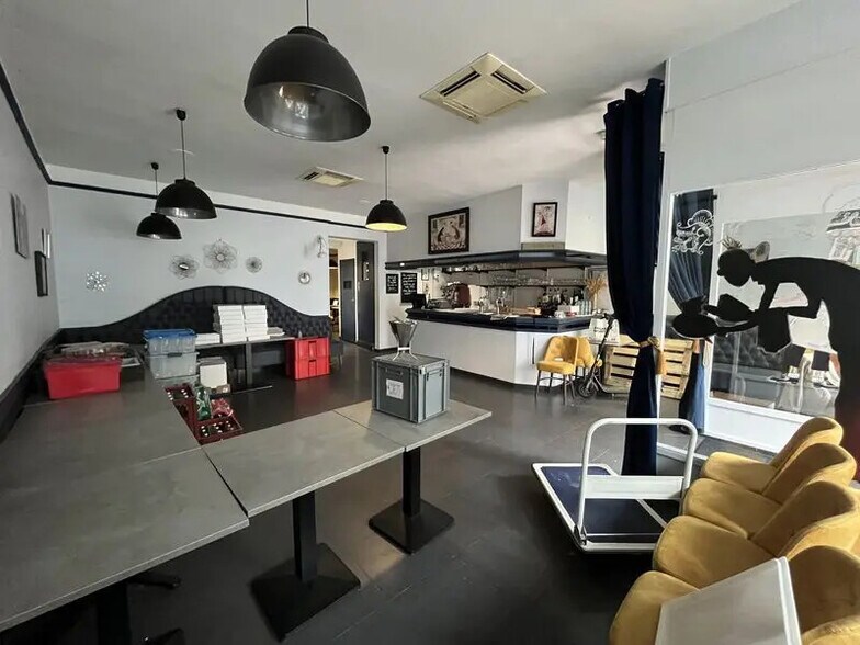 Local commercial dans Saint-Quentin à louer - Photo de l’immeuble – Image 2 sur 4