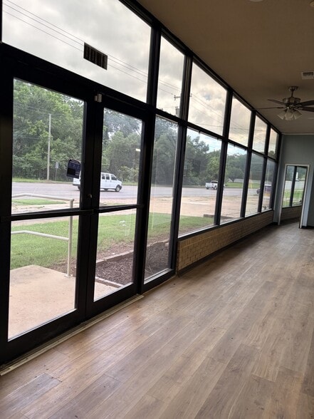 2100 E Front St, Tyler, TX à louer - Photo intérieure – Image 2 sur 27