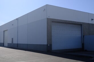 16808-16818 Marquardt Ave, Cerritos, CA à louer Photo de l’immeuble– Image 1 sur 2