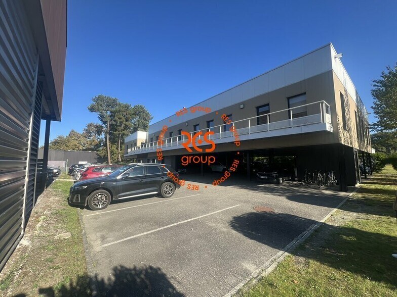 Local d'activités dans Canéjan à vendre - Photo de l’immeuble – Image 2 sur 15