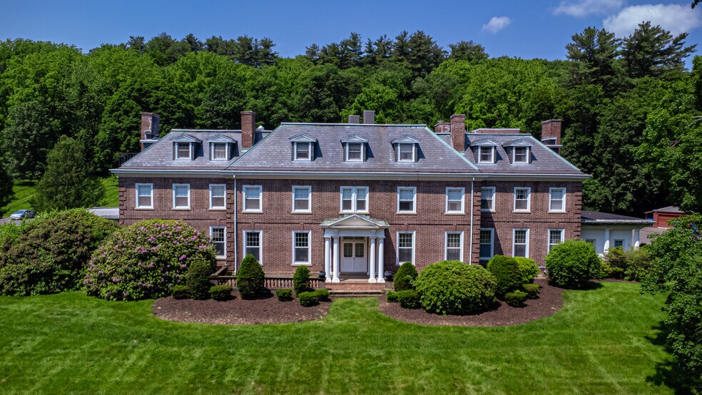 1365 Northampton St, Holyoke, MA à vendre - Photo de l’immeuble – Image 2 sur 31