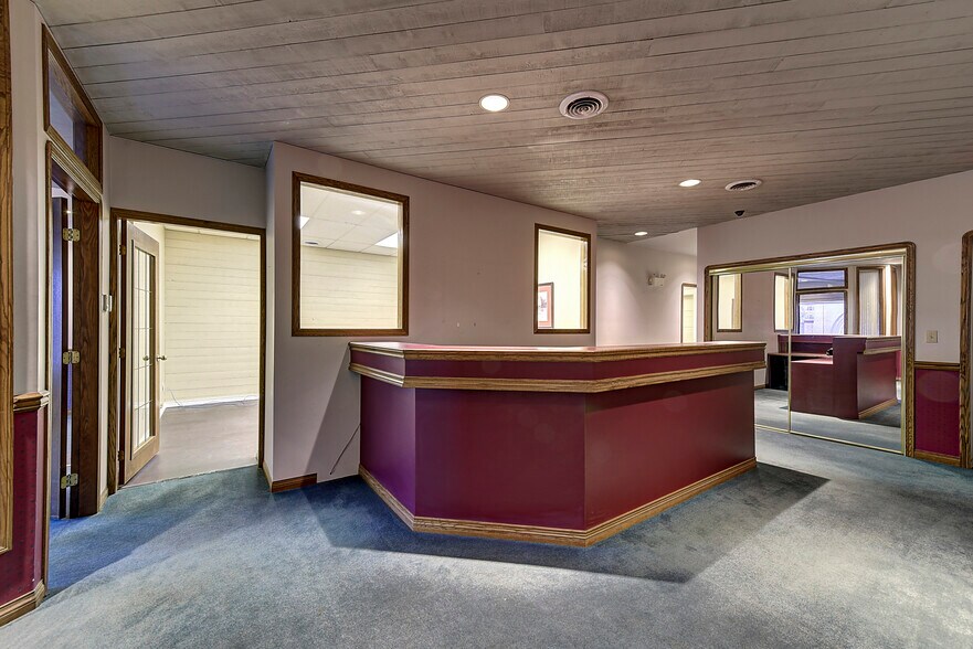 586 Leon Av, Kelowna, BC à louer - Photo de l’immeuble – Image 3 sur 16