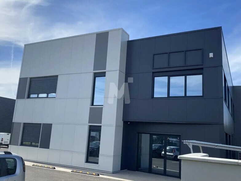 Bureau dans Saint-Pierre-du-Perray à louer - Photo de l’immeuble – Image 2 sur 7