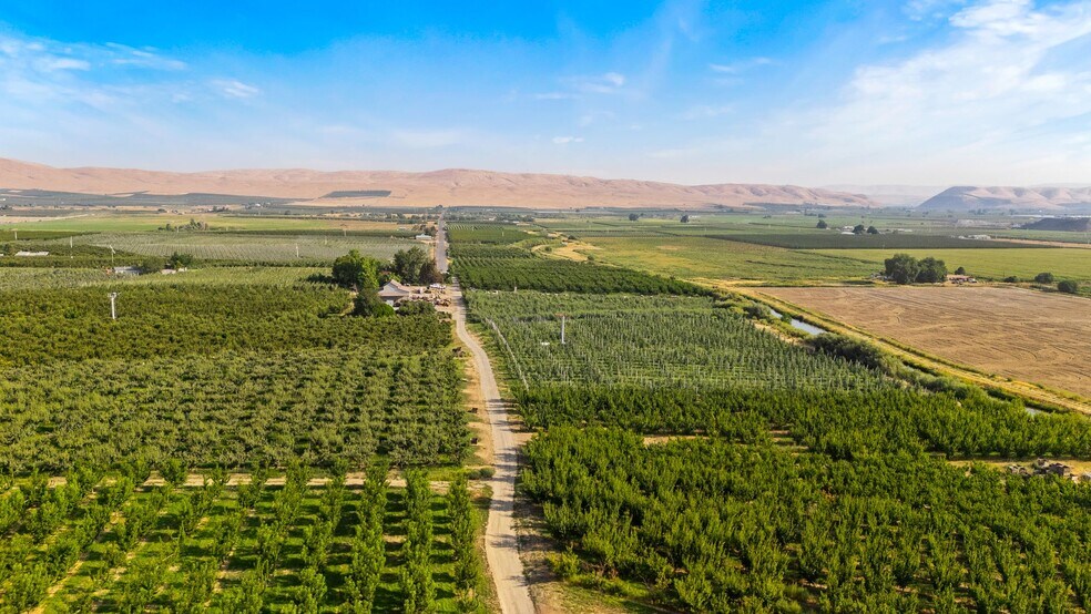 2023 Riggs Rd, Wapato, WA à vendre - Aérien – Image 2 sur 11