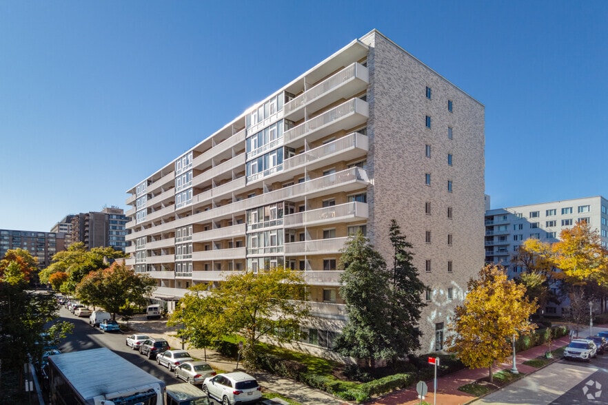 730 24th St NW, Washington, DC à vendre - Photo principale – Image 1 sur 7
