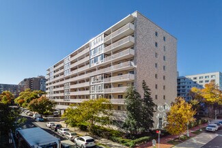 Plus de détails pour 730 24th St NW, Washington, DC - Logement à vendre
