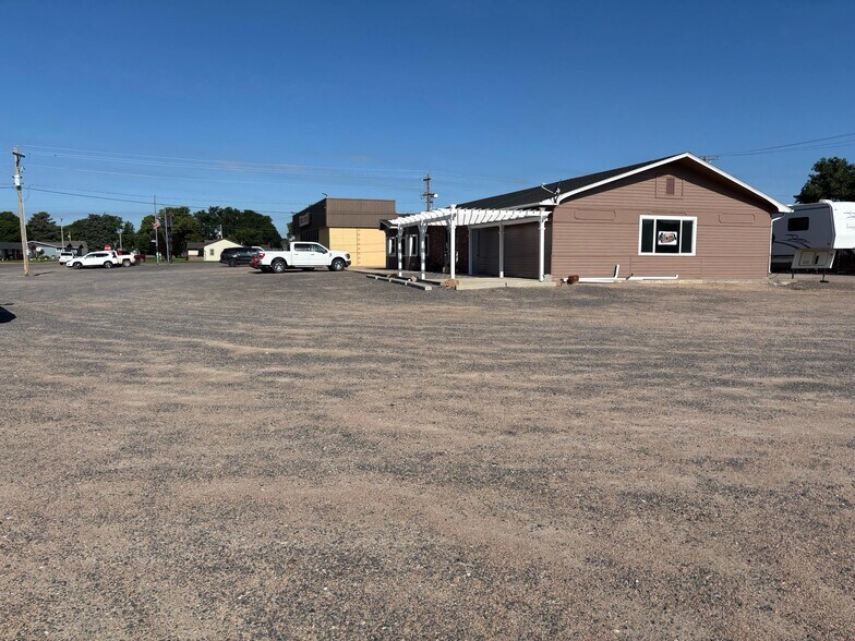 140 E 12th St, Imperial, NE à vendre - Photo de l’immeuble – Image 3 sur 40