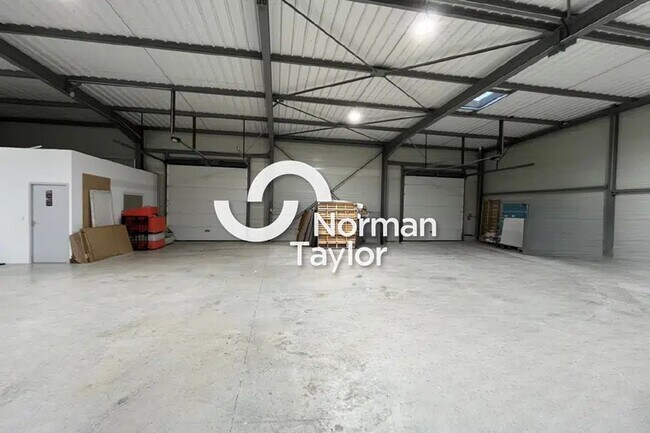 Plus de détails pour Local d'activités à louer