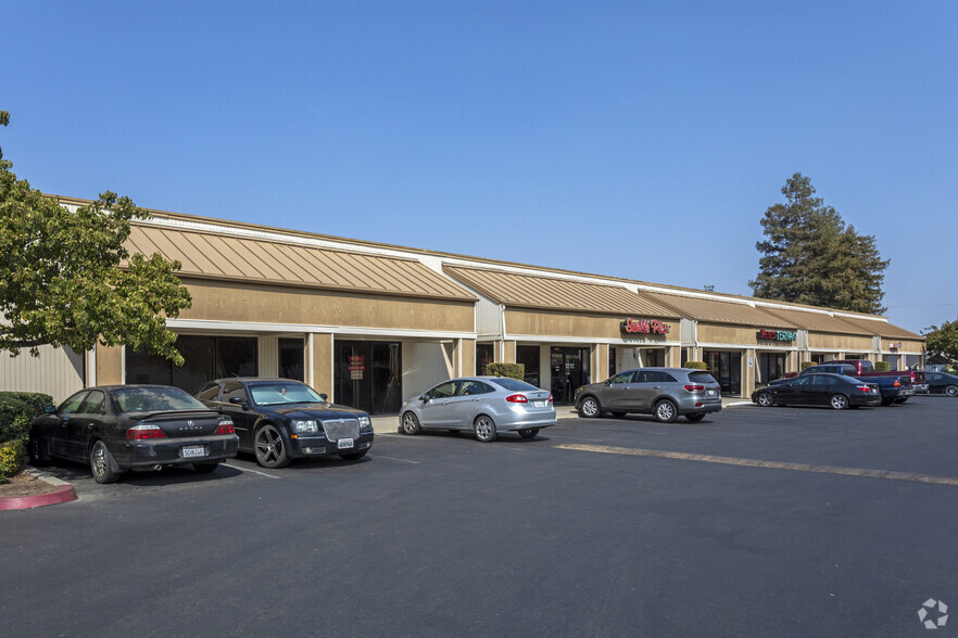 2700-2780 W Shaw Ave, Fresno, CA à louer - Photo de l’immeuble – Image 2 sur 9