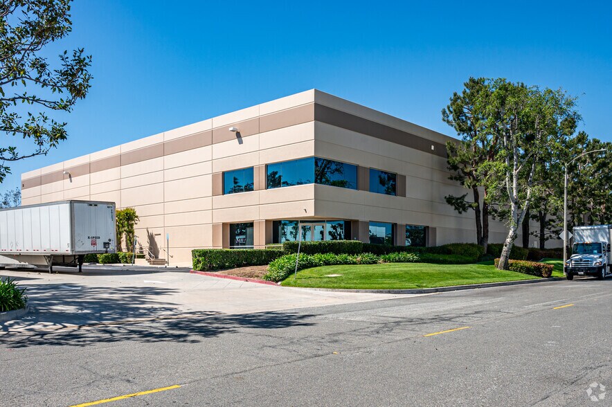 1750 S Pointe Ave, Ontario, CA à louer - Photo de l’immeuble – Image 2 sur 6
