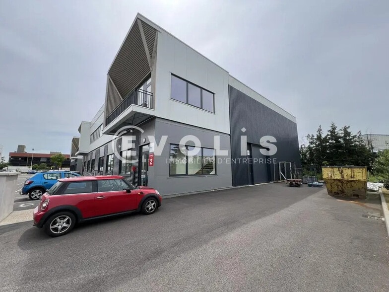 Local d’activités dans Chassieu à louer - Photo de l’immeuble – Image 3 sur 25